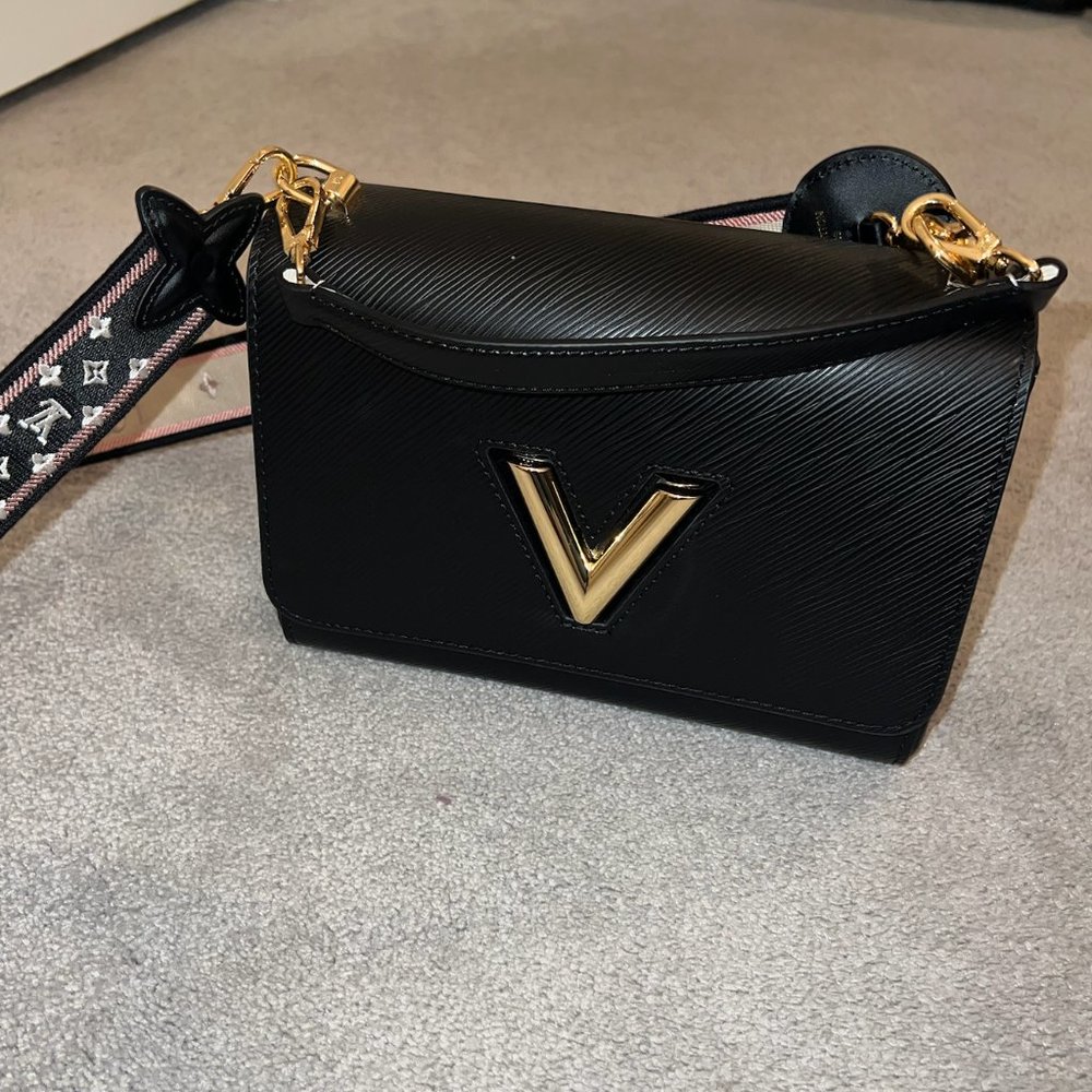 Fake Louis Vuitton Twist MM Purse